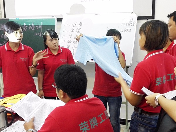 j9国际员工培训现场